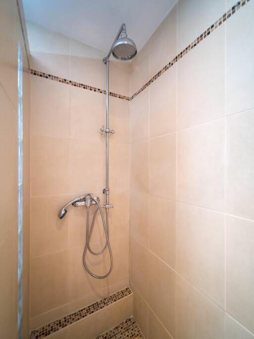 Appartement Tout Equipe Traversant 6 A 8 Couchages Marseille Exterior photo